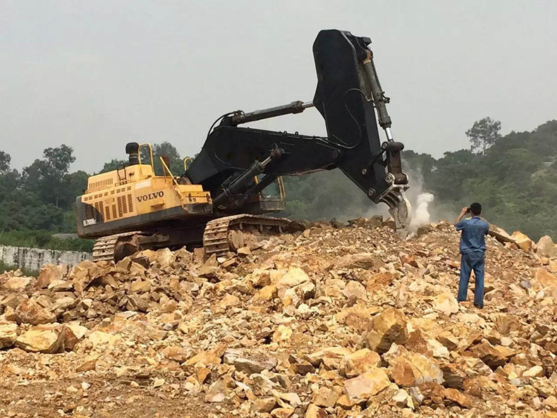 挖掘機(jī)巖石臂，挖掘機(jī)巖石臂廠家，挖掘機(jī)改裝巖石臂