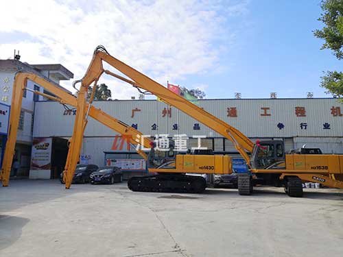 加長(zhǎng)臂挖掘機(jī).jpg 加長(zhǎng)臂挖掘機(jī).jpg