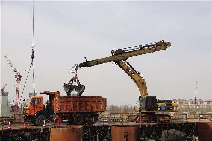 挖掘機(jī)伸縮臂 挖掘機(jī)伸縮臂