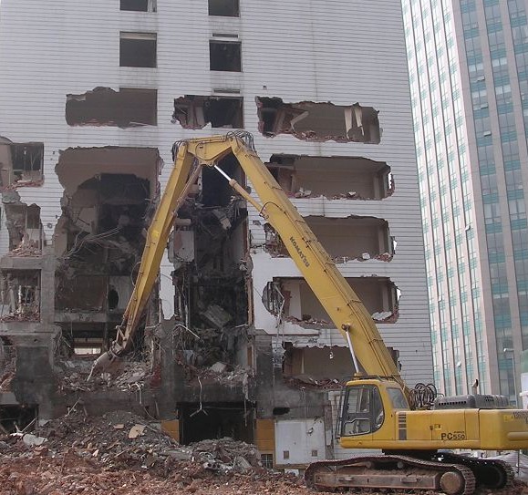 挖掘機(jī)拆樓臂 挖掘機(jī)拆樓臂