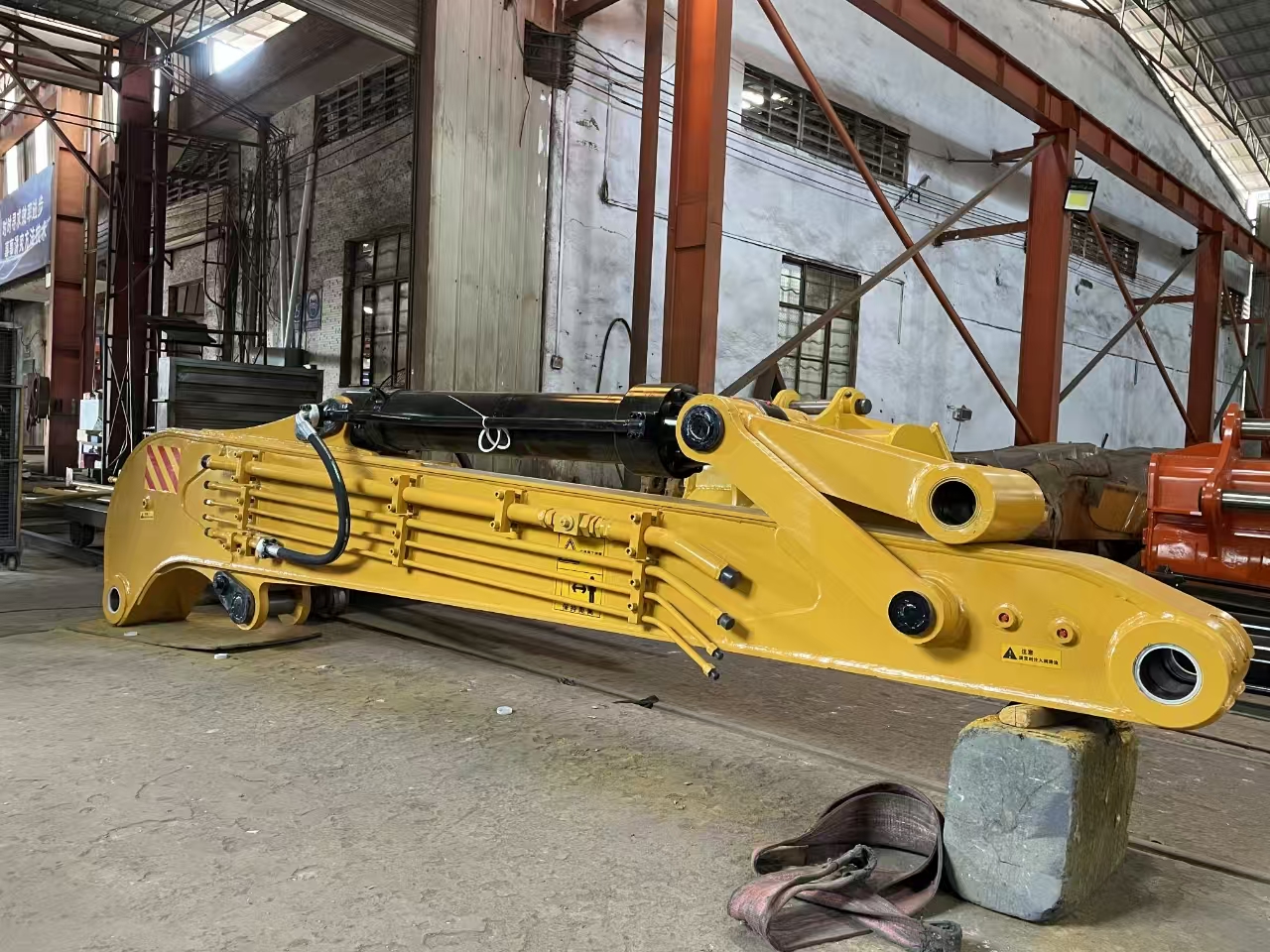 挖掘機(jī)打樁臂.jpg 挖掘機(jī)打樁臂.jpg